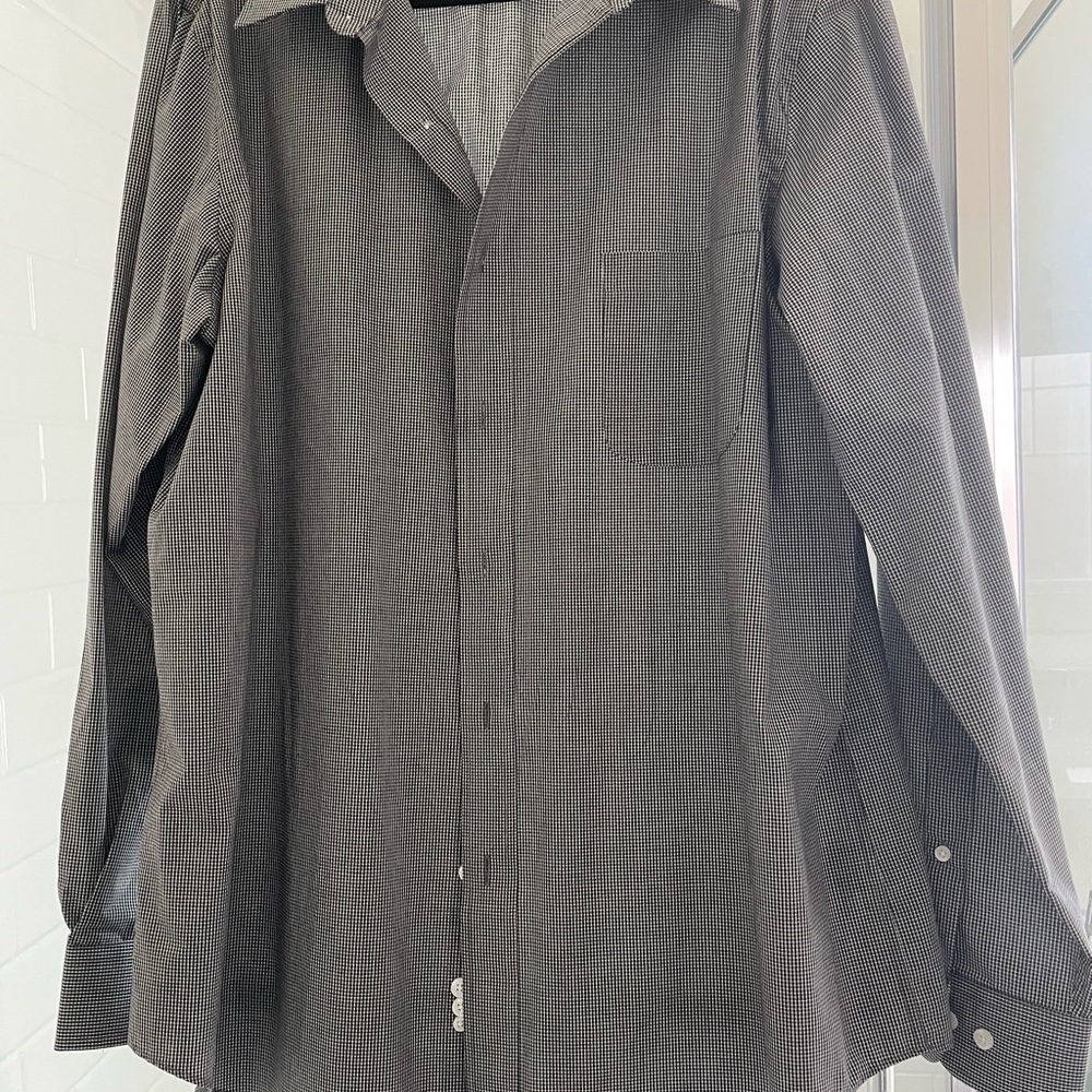 Men’s button-down long sleeve dress shirt